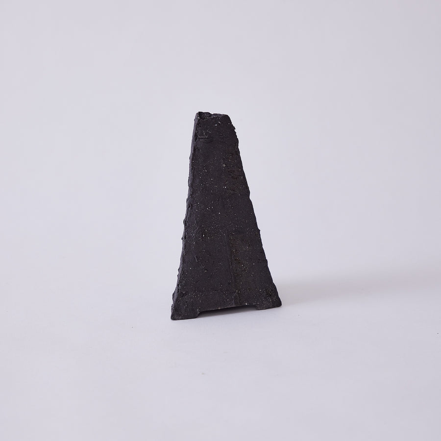 玄 / ゲン 花器 三角錐 TGN107（黒）H14cm