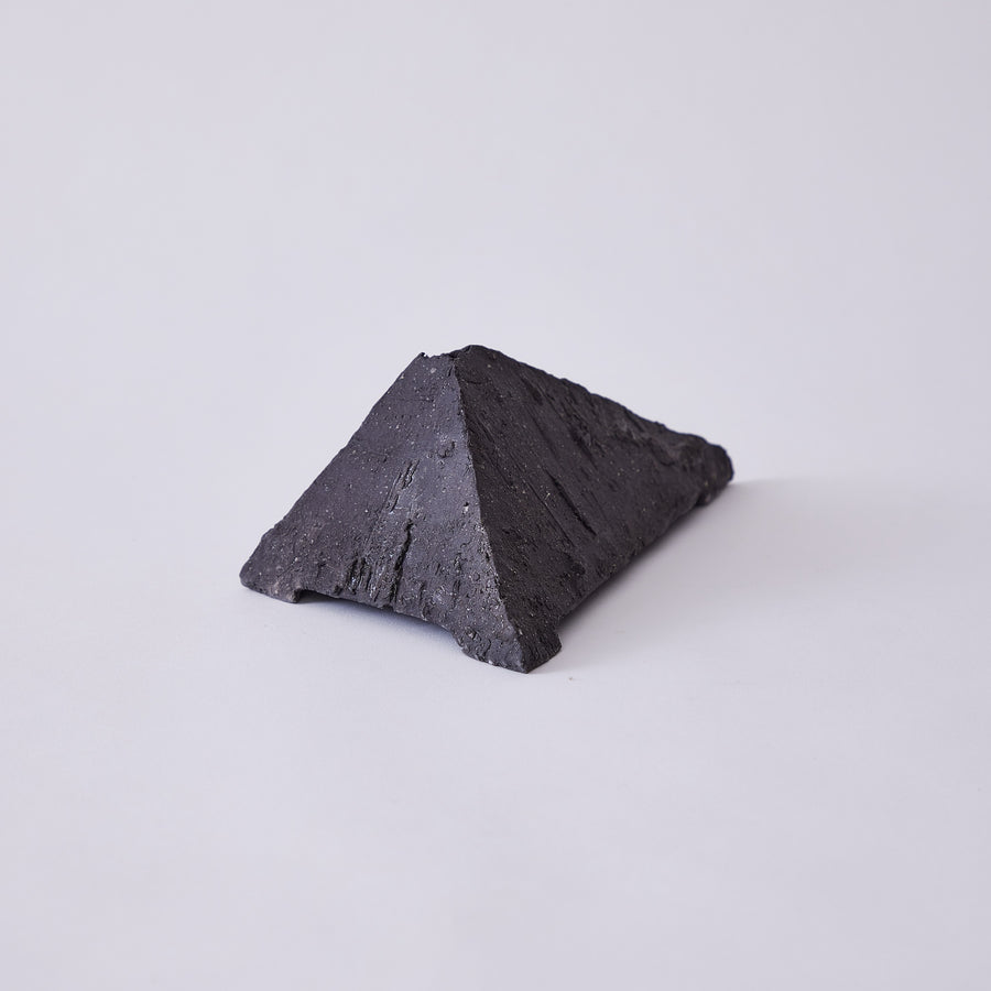 玄 / ゲン 花器 三角錐 TGN108（黒）H7.5cm
