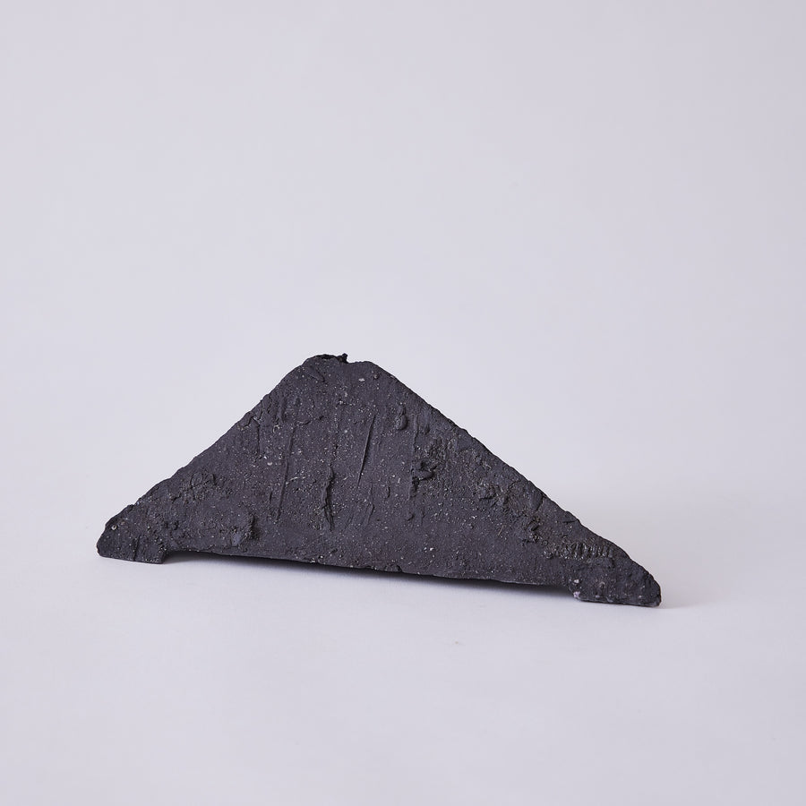 玄 / ゲン 花器 三角錐 TGN108（黒）H7.5cm