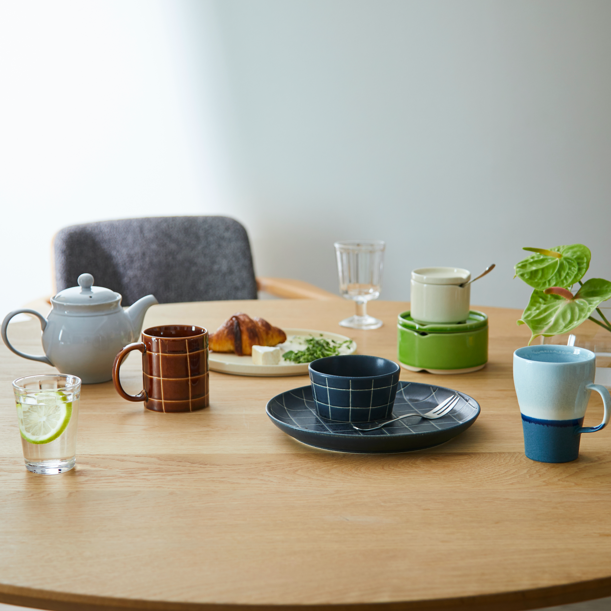 LIVING TALK HASU ハス 中皿 12cm（白貫入） / Living Talk Decor